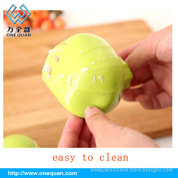 Alibaba Hot Sale Kitchen Accessory Silicone Peeler Garlic Press